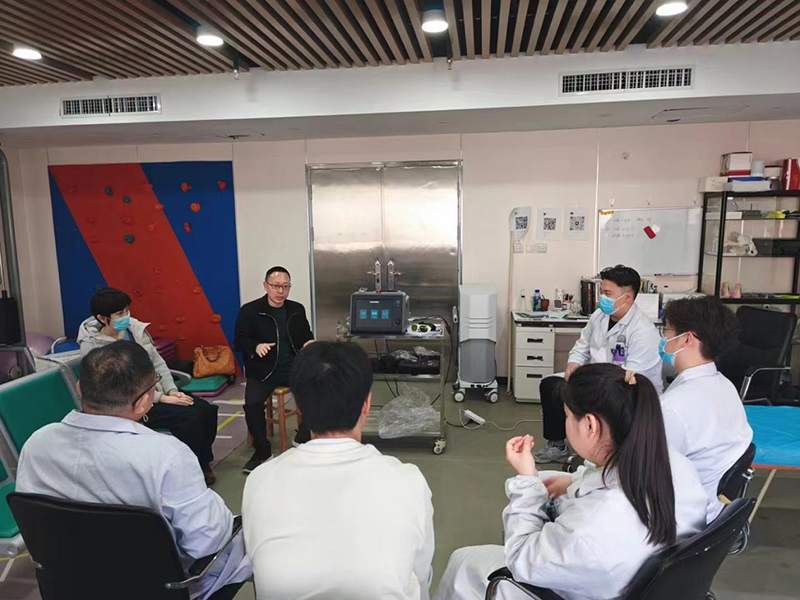 PBM Medical Laser y el Hospital Popular de Wuhan cooperan en fisioterapia con láser